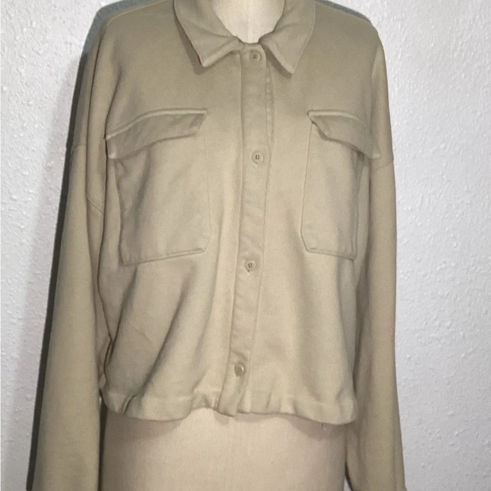 Alo Yoga Renown women’s Cropped Button-Up Pullover size large